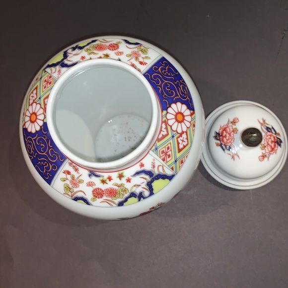 Vtg Imari Ware Ginger Jar, Made in Japan with Beautiful Oriental Peony Design. - Picture 3 of 7